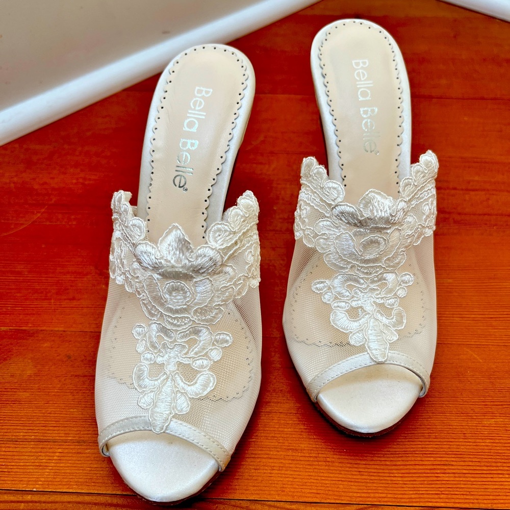 New W/O Box Bella Belle Anthropologie BHLDN Ivory Silk Satin Embroidered Mules